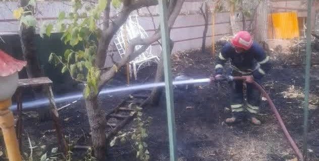 آتش‌سوزی در حیاط منزل مسکونی روستای آیینه‌ورزان با حضور نیروهای آتش‌نشانی شهر آبسرد مهار شد