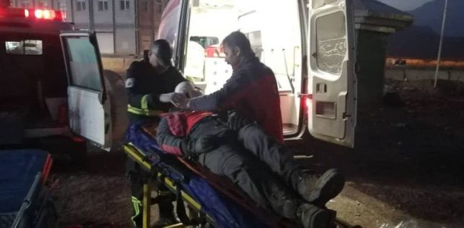 سقوط «رضا امیرخانی» در ارتفاعات امامزاده هاشم/ نویسنده مطرح کشور توسط امدادگران هلال‌احمر دماوند نجات یافت