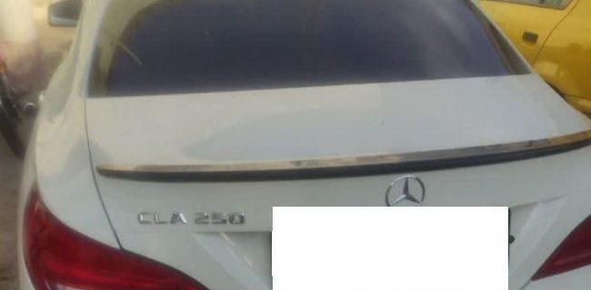 خودروی میلیاردی مشکوک در تور پلیس امنیت اقتصادی شهرستان دماوند/ بنز ۸۰ میلیاردی قاچاق زمین‌گیر شد