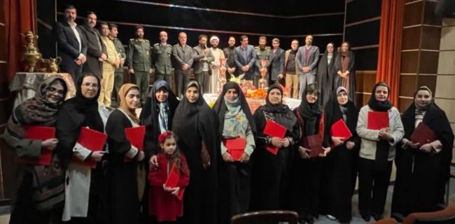 آیین افتتاح نمایشگاه نقاشی «طعم سرخ» در دماوند آیین افتتاح نمایشگاه نقاشی «طعم سرخ» در دماوند