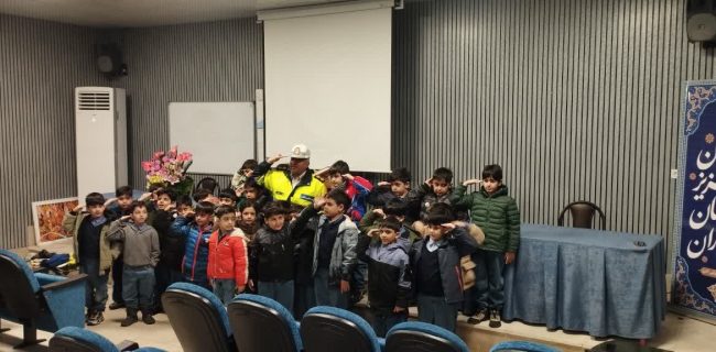 حضور پلیس در مدارس به آموزش هنجارها کمک می‌کند