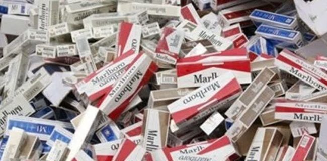 توقیف لوازم دخانی و لاستیک قاچاق توسط مأموران کلانتری ۱۲ گیلاوند به ارزش ۸ میلیارد ریال