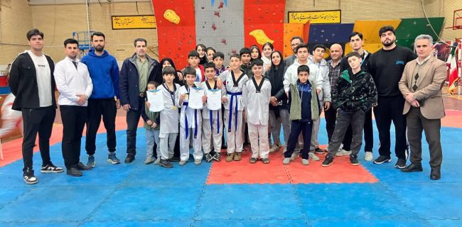 برگزاری پرشور مسابقات تکواندو قهرمانی رودهن در دهه فجر
