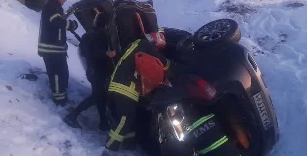 واژگونی یک دستگاه سواری MVM در محور تهران–فیروزکوه بعد از روستای سیدآباد