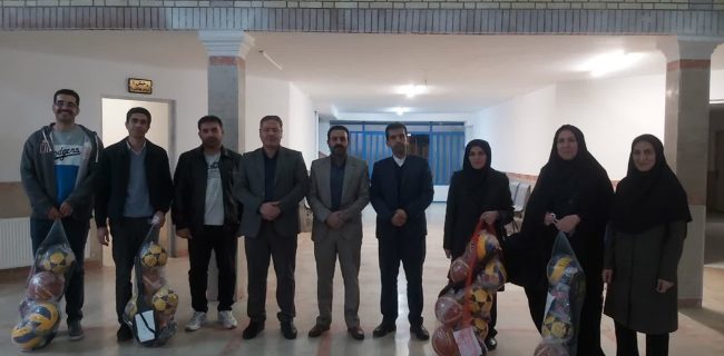 بازدید مدیر آموزش و پرورش از روند توزیع اقلام ورزشی در مدارس دماوند بازدید مدیر آموزش و پرورش از روند توزیع اقلام ورزشی در مدارس دماوند