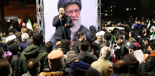 اجتماع حماسی مردم دماوند در سوگ «رهبر معظم انقلاب»/ تجدید میثاق با آرمان‌ها در پی جنایت صهیونیستی