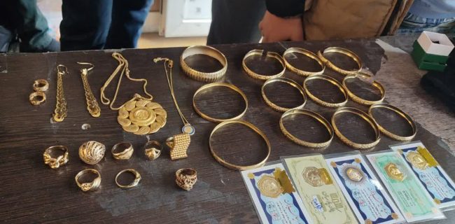 سارقان میلیاردی طلاجات منزل در تور پلیس شهرستان دماوند/ کشف ۳۰ میلیارد ریال طلا و ۲۰۰ میلیون ریال وجه نقد از مخفیگاه سارقان در منطقه گیلاوند