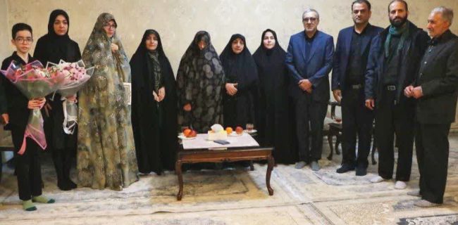 دیدار مسئولان بنیاد شهید کشور با خانواده‌ شهدای جنگ رمضان در دماوند