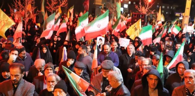 تجمع بزرگ مردم شهرستان دماوند در شب شهادت امام صادق(ع) و خونخواهی شهادت امام خامنهای(ره) تجمع بزرگ مردم شهرستان دماوند در شب شهادت امام صادق(ع) و خونخواهی شهادت امام خامنهای(ره)