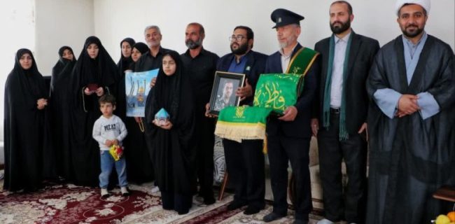خادمین حرم حضرت معصومه(س) میهمان دختر شهید مسعود صادقی کتی در شهرستان دماوند شدند خادمین حرم حضرت معصومه(س) میهمان دختر شهید مسعود صادقی کتی در شهرستان دماوند شدند