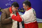 اهدای نشان افتخاری جمعیت احمر به فرماندار دماوند