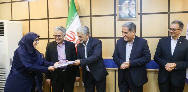 درخشش شبکه بهداشت و درمان دماوند در همایش ملی جوانی جمعیت/ تقدیر از فعالان برتر حوزه سلامت خانواده