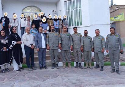 به مناسبت هفته محیط زیست انجام شد؛ بازدید رئیس دادگاه بخش رودهن به همراه دختران مرکز بادبادک سبز از غار رودافشان به مناسبت هفته محیط زیست انجام شد؛ بازدید رئیس دادگاه بخش رودهن به همراه دختران مرکز بادبادک سبز از غار رودافشان