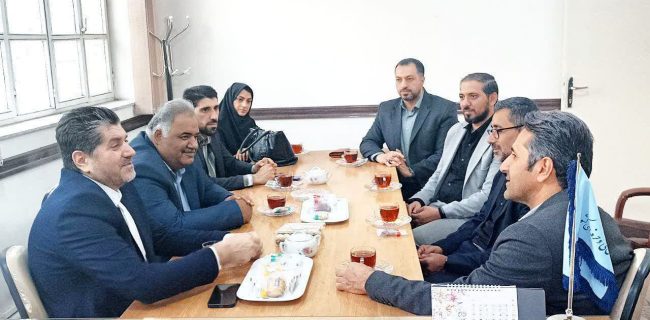بازدید رئیس دانشگاه آزاد اسلامی واحد دماوند از مرکز آموزش فنی و حرفه‌ای به مناسبت روز ملی مهارت