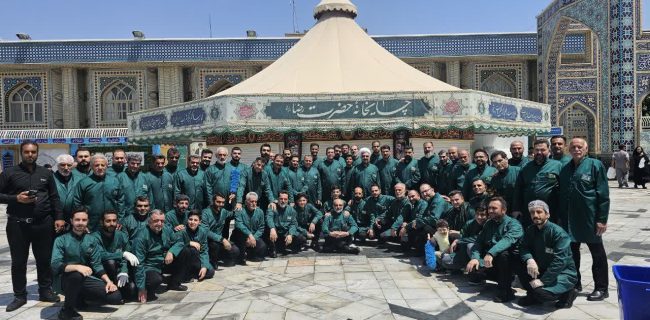 خدمت‌رسانی هیئت «ام‌السادات» دماوند در چایخانه صحن امام حسن مجتبی(ع) حرم رضوی