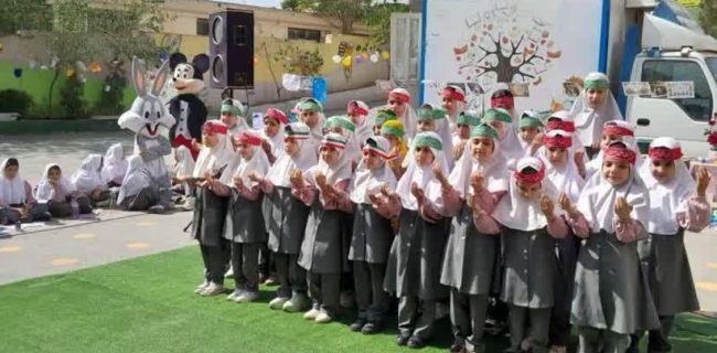 جشن روز جهانی کودک در روستای مهرآباد بخش رودهن/ ترویج فرهنگ کتابخوانی با حضور کتابخانه سیار در مدرسه «مهر امام رضا (ع)» جشن روز جهانی کودک در روستای مهرآباد بخش رودهن/ ترویج فرهنگ کتابخوانی با حضور کتابخانه سیار در مدرسه «مهر امام رضا (ع)»