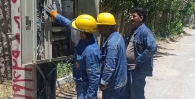 اجرای طرح «مهتاب» برای پایداری شبکه برق دماوند/ قطع ۱۶ انشعاب غیرمجاز در روستای چنارشرق اجرای طرح «مهتاب» برای پایداری شبکه برق دماوند/ قطع ۱۶ انشعاب غیرمجاز در روستای چنارشرق