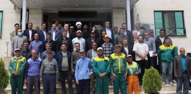تجلیل از کارگران شهرداری آبسرد به مناسبت روز جهانی کار و کارگر تجلیل از کارگران شهرداری آبسرد به مناسبت روز جهانی کار و کارگر