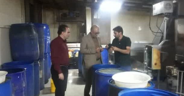 بازدید رئیس اداره صمت دماوند از واحد تولیدی زیتون در رودهن/ پیگیری برای رفع موانع تولید و مالیاتی