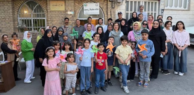 به مناسبت هفته محیطزیست در شهرستان دماوند صورت گرفت؛ طنین شادی و آموزش در «جشنواره فرفرهها» / میزبانی از کودکان با چاشنی مهارتآموزی و پذیرایی پاک به مناسبت هفته محیطزیست در شهرستان دماوند صورت گرفت؛ طنین شادی و آموزش در «جشنواره فرفرهها» / میزبانی از کودکان با چاشنی مهارتآموزی و پذیرایی پاک