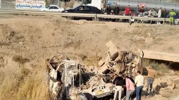 انحراف کامیون میکسر در محور دماوند – فیروزکوه یک مصدوم بر جای گذاشت