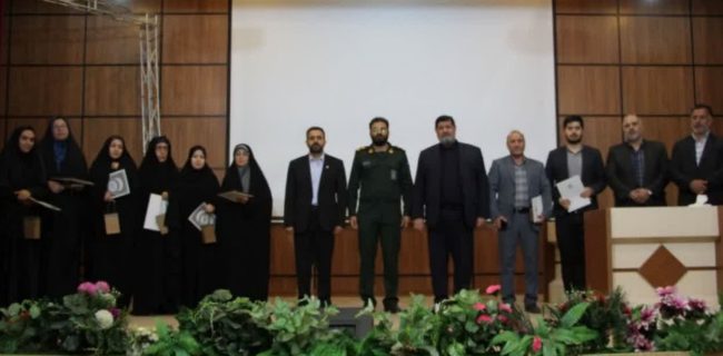 فرماندار دماوند در آیین تجلیل از مدیران آموزش و پرورش تأکید کرد؛ 🔸مدیران مدارس، راهبران اصلی تحول در نظام آموزشی و تربیتی هستند/ ضرورت حرکت مدارس به سمت خلاقیت و نوآوری/ مدیران مدارس حلقه اتصال مدرسه، خانواده و جامعه هستند فرماندار دماوند در آیین تجلیل از مدیران آموزش و پرورش تأکید کرد؛ 🔸مدیران مدارس، راهبران اصلی تحول در نظام آموزشی و تربیتی هستند/ ضرورت حرکت مدارس به سمت خلاقیت و نوآوری/ مدیران مدارس حلقه اتصال مدرسه، خانواده و جامعه هستند