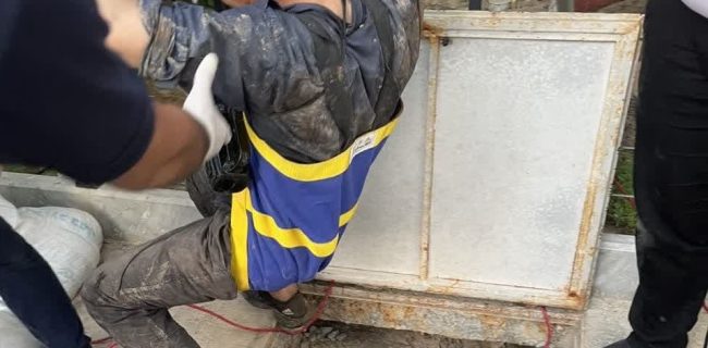 نجات جان کارگر محبوس تبعه افغانستانی داخل چاه ۱۰۰ متری در منطقه کوی پزشکان با تلاش آتش‌نشانان شهر آبسرد