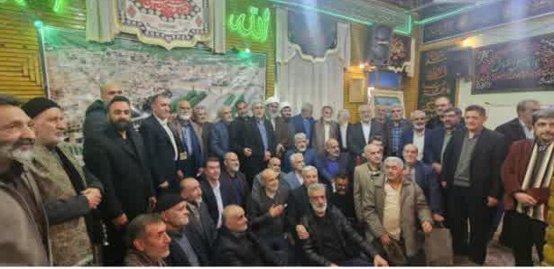 آئین اهدای نشان نوکری سیدالشهدا(ع) به ذاکرین پیرغلام ابرشیوه دماوند