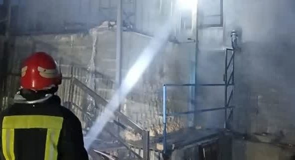 مهار آتشسوزی یک واحد مسکونی در روستای گرمابسرد توسط عوامل آتشنشانی شهر آبسرد مهار آتشسوزی یک واحد مسکونی در روستای گرمابسرد توسط عوامل آتشنشانی شهر آبسرد