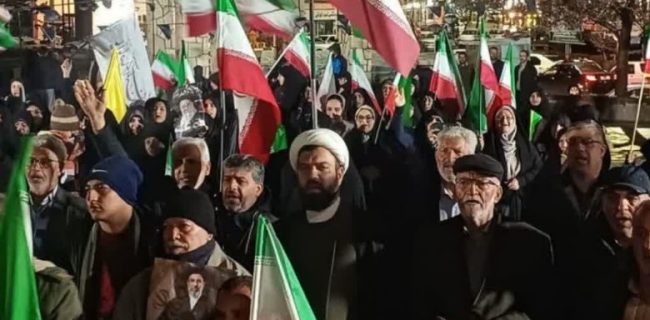 عطر پرچم رضوی در اجتماع شبانه «منتقمین خون امام شهید» شهر آبسرد پیچید عطر پرچم رضوی در اجتماع شبانه «منتقمین خون امام شهید» شهر آبسرد پیچید