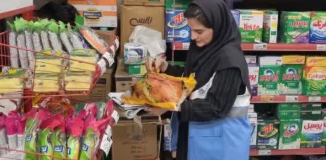 تشکیل پرونده برای ۲ فروشگاه زنجیره‌ای متخلف در شهرستان دماوند/ معدوم‌سازی مقادیر قابل‌توجهی مرغ و گوشت تاریخ‌گذشته