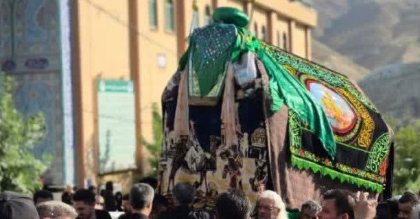 آیین سنتی و دیرینه نخل‌گردانی در شهر کیلان همزمان با ماه محرم