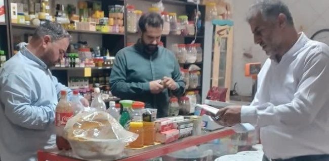 گشت مشترک نظارتی بر واحدهای عطاری در شهرهای آبسرد و کیلان/ ۲ واحد عطاری به‌علت فروش اقلام غیرمجاز و عرضه داروهای فاقد مجوز بهداشتی به تعزیرات حکومتی معرفی شدند