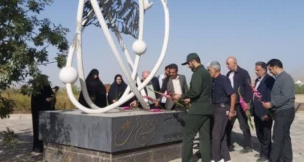 رژه خودرویی و موتوری به مناسبت هفته دفاع مقدس در شهر آبسرد