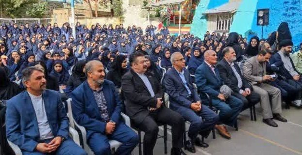 نواختن زنگ آغاز سال تحصیلی ۱۴۰۴ – ۱۴۰۵ در مدارس بخش رودهن/ ۱۵ هزار دانش‌آموز سال جدید تحصیلی جدید را آغاز کردند